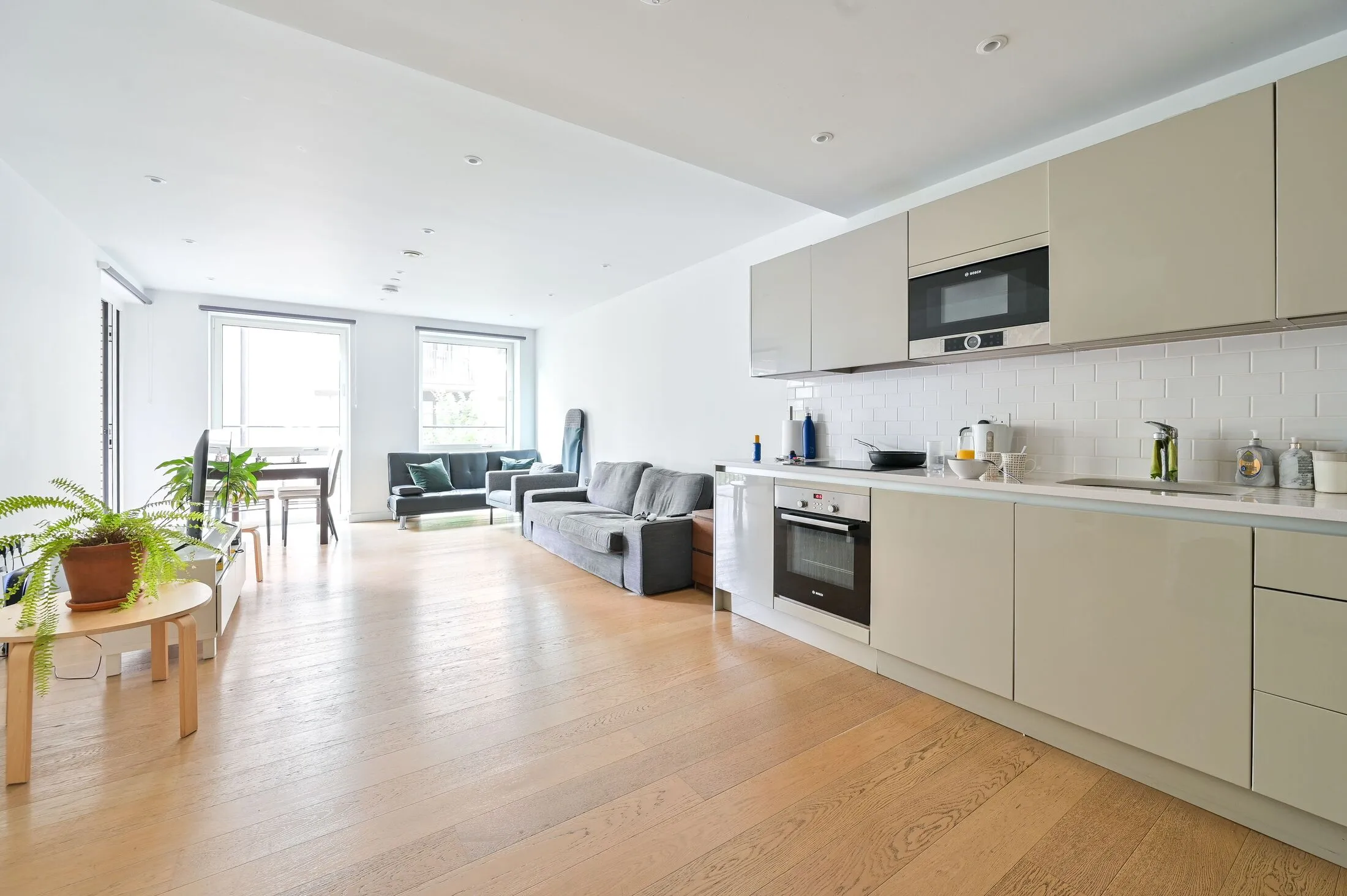 Flat Sayer Street in Greater London