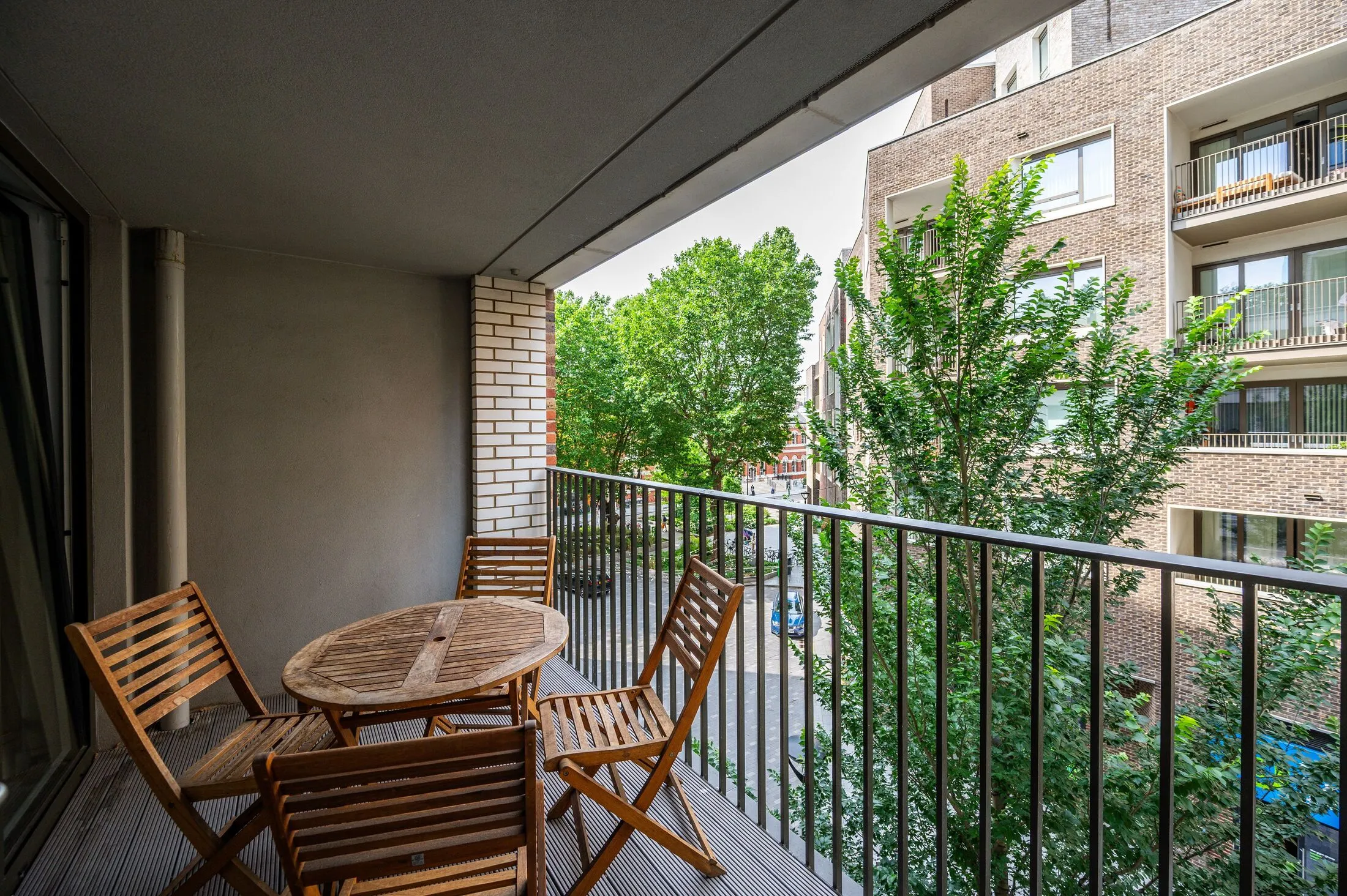 Flat Sayer Street in Greater London