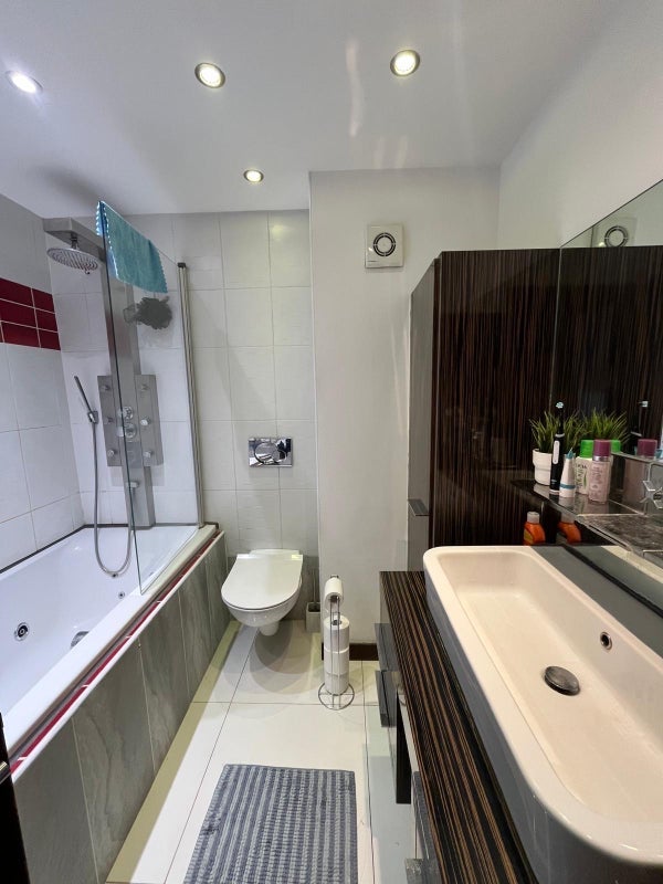 Room King Henry's Road in Greater London