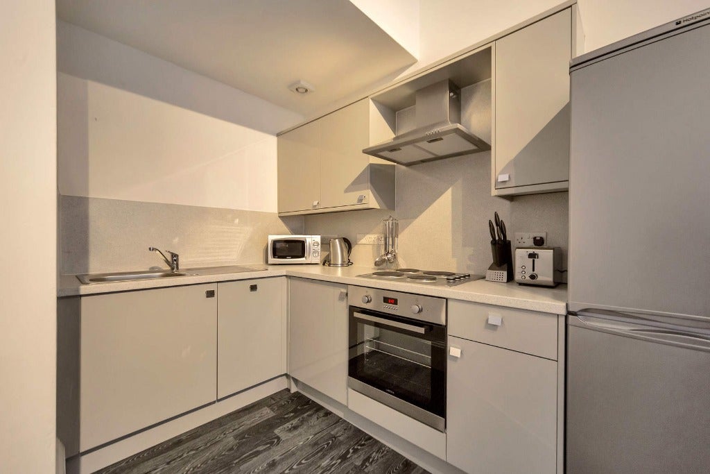 Flat Roslea Drive in Glasgow