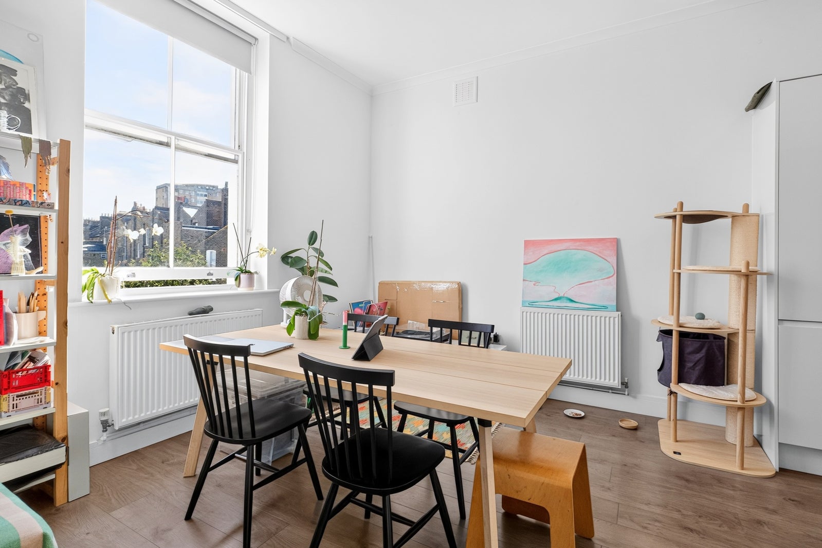 Flat Navarino Road in Greater London