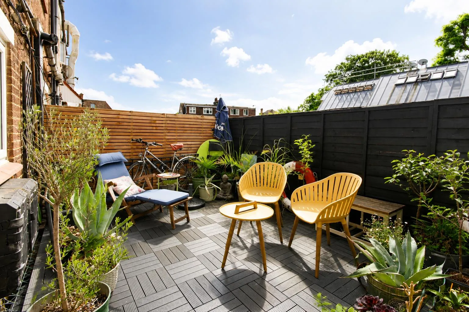 Flat Colston Road in Greater London