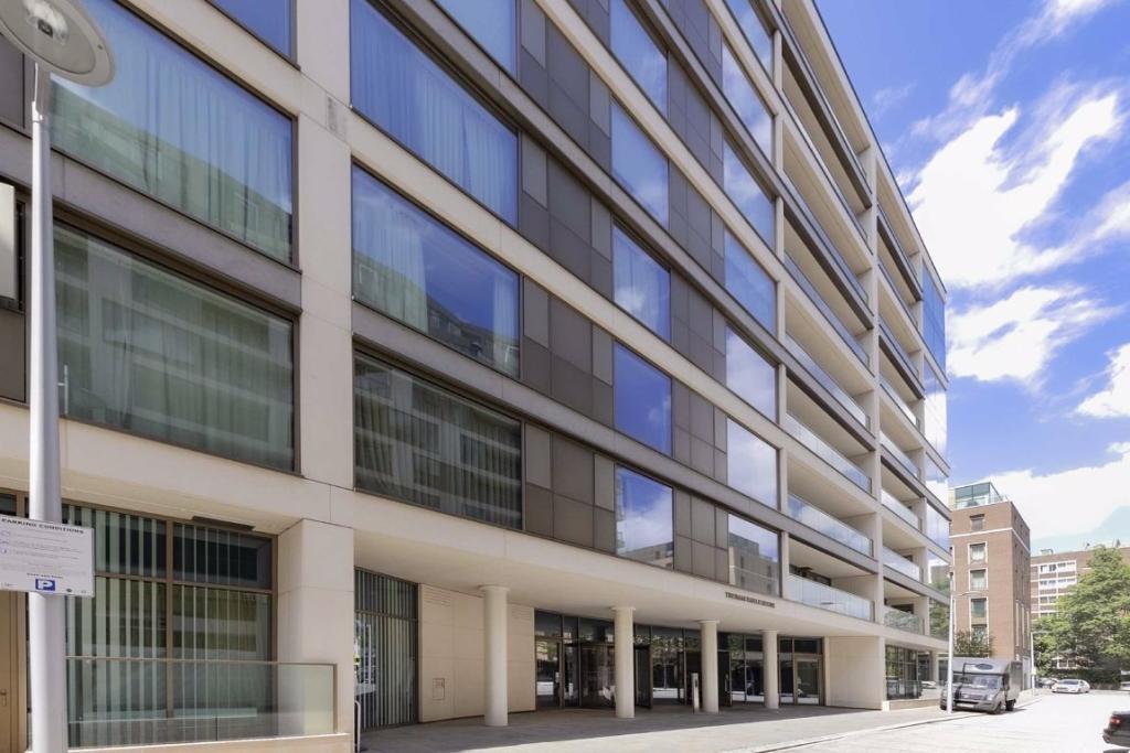 Flat Warwick Lane in Greater London