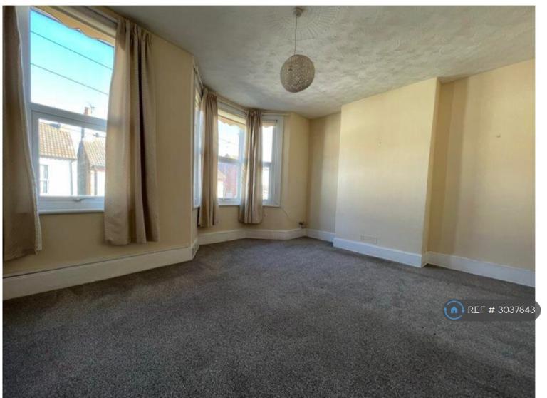 Flat Hartington Place in Southend-on-Sea