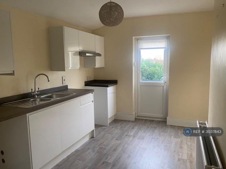 Flat Hartington Place in Southend-on-Sea