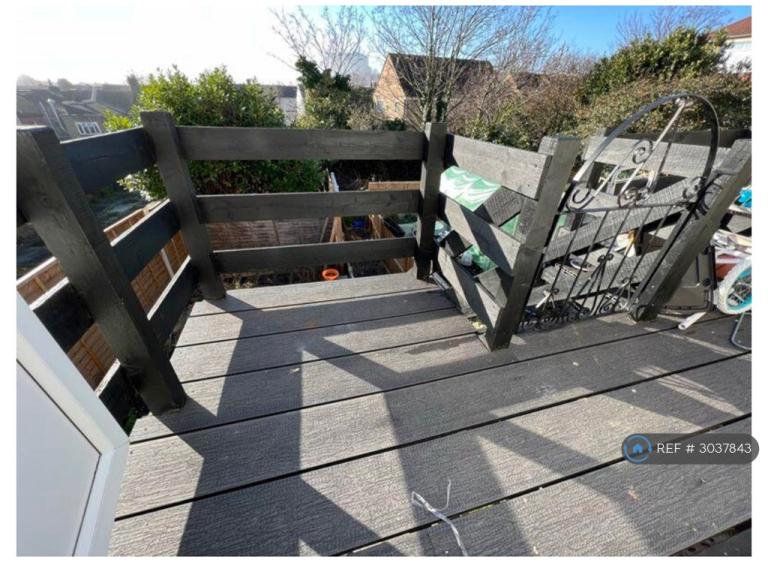 Flat Hartington Place in Southend-on-Sea
