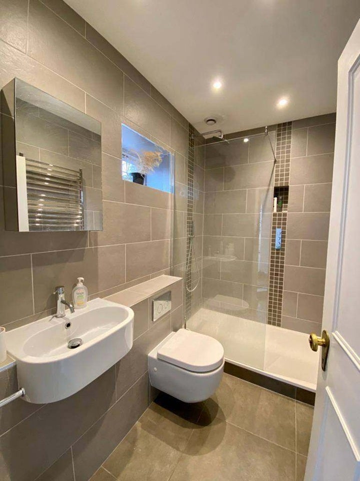 Room Burdon Lane in Greater London