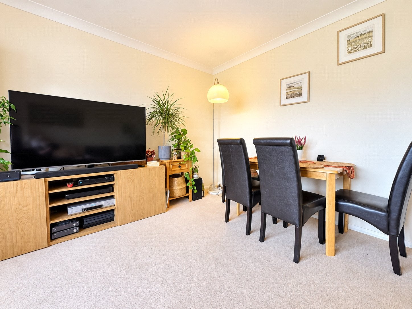 Flat Connaught Road in Hart