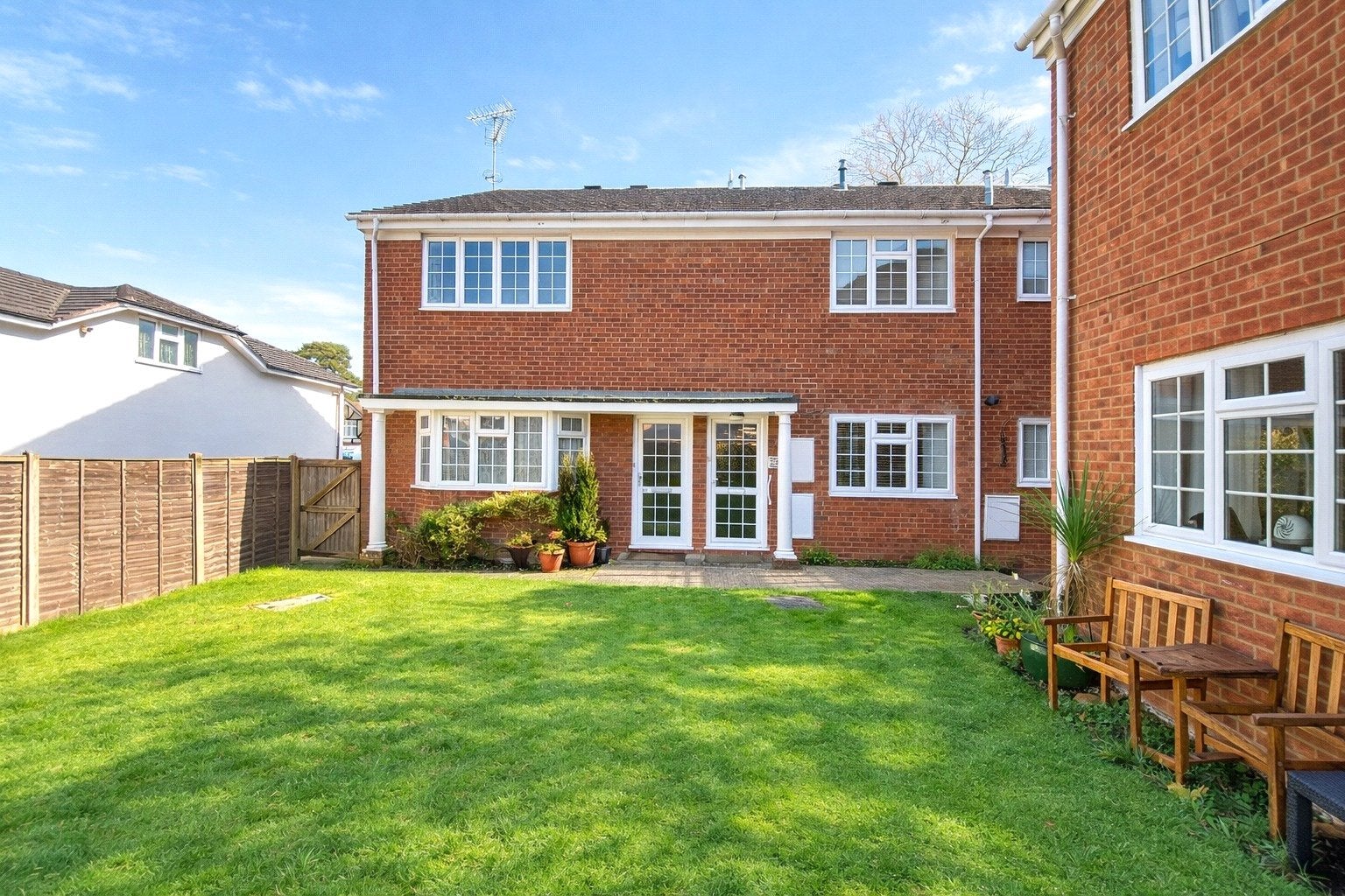 Flat Connaught Road in Hart