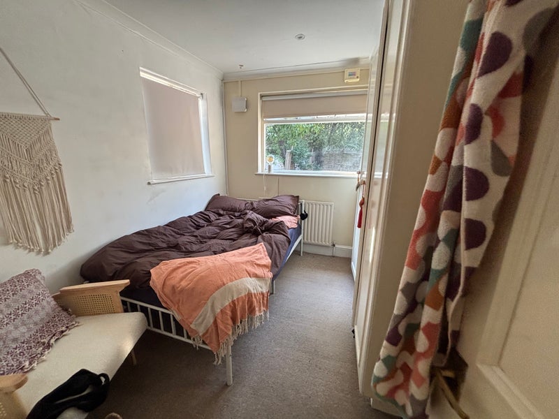 Room Greencroft Gardens in Greater London