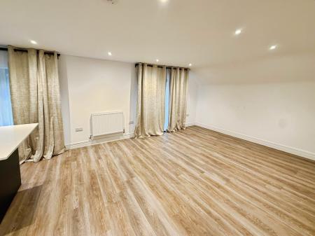 Flat Finchampstead Road in Wokingham