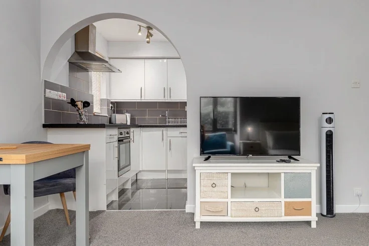 Flat Palmerston Road in Greater London