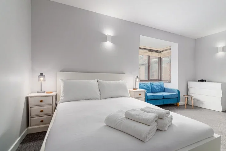 Flat Palmerston Road in Greater London