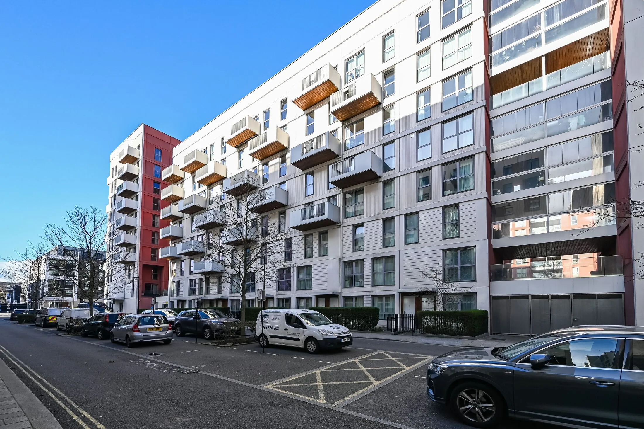 Flat Scarlet Close in Greater London