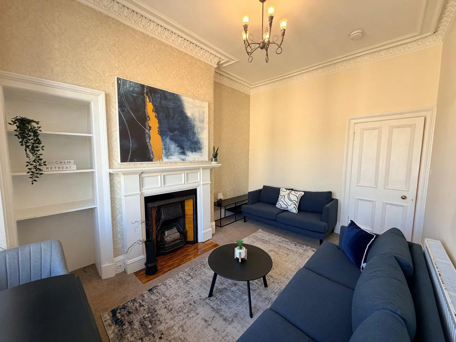 Flat Comely Bank Street in City of Edinburgh