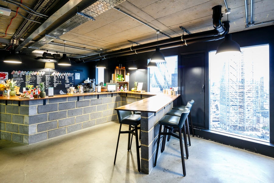 Room Frying Pan Alley in Greater London