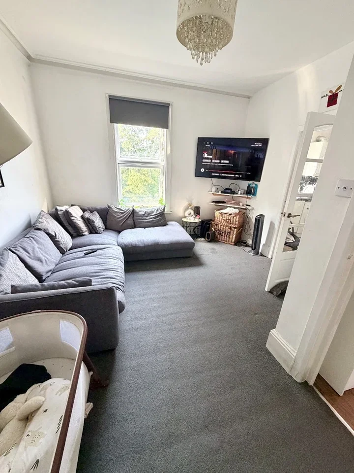 Flat Aberdeen Road in Greater London