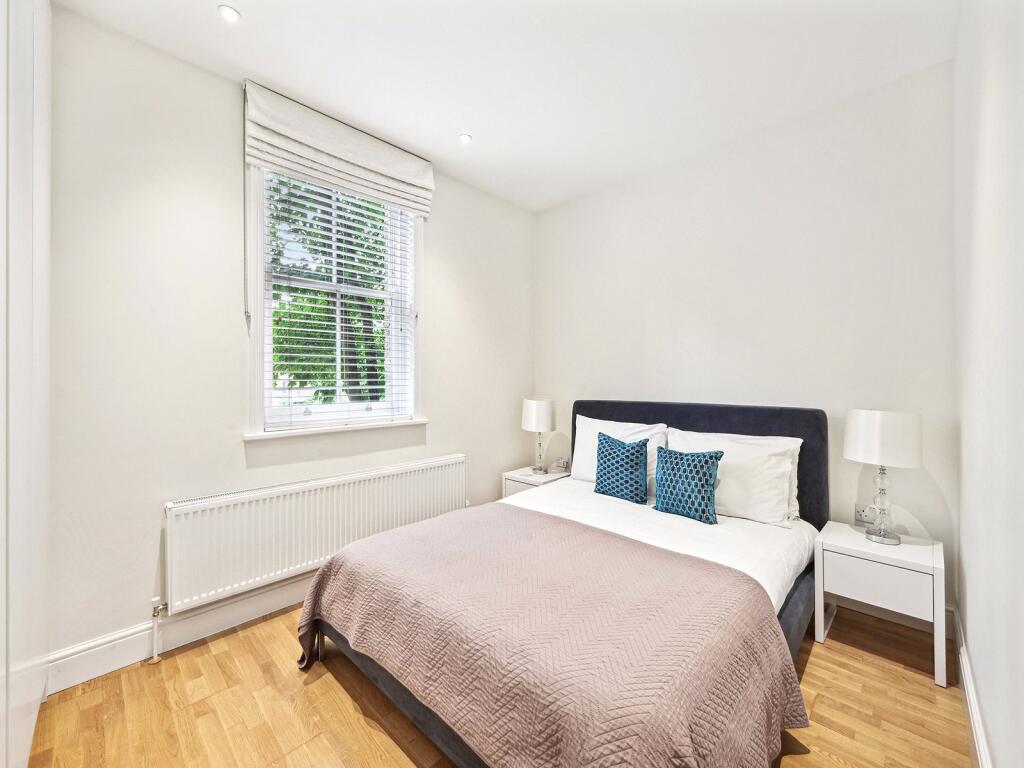 Flat Orchard Road in Greater London
