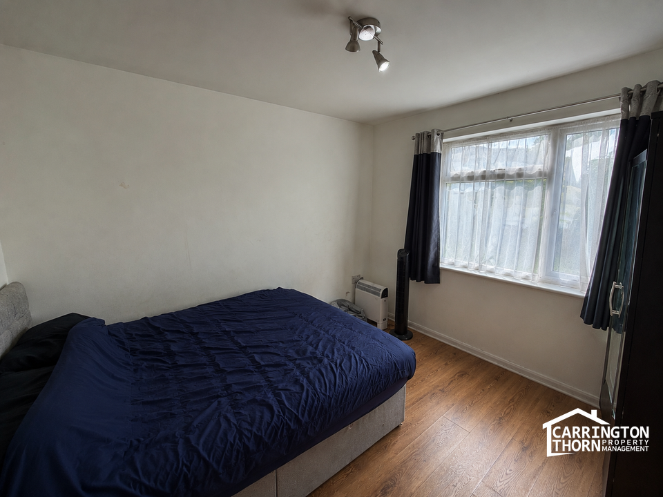 Flat Selhurst Road in Greater London