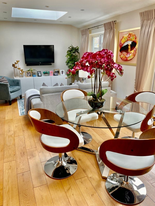 Room Briarfield Avenue in Greater London