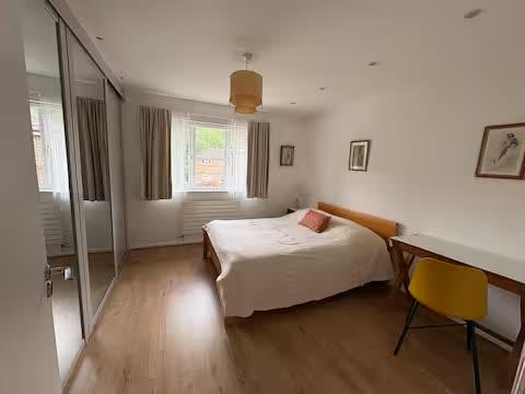 Room Ann Moss Way in Greater London