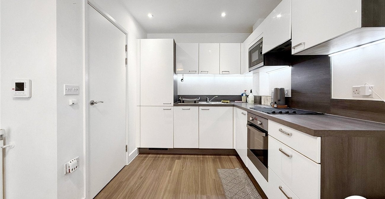 Flat Adenmore Road in Greater London
