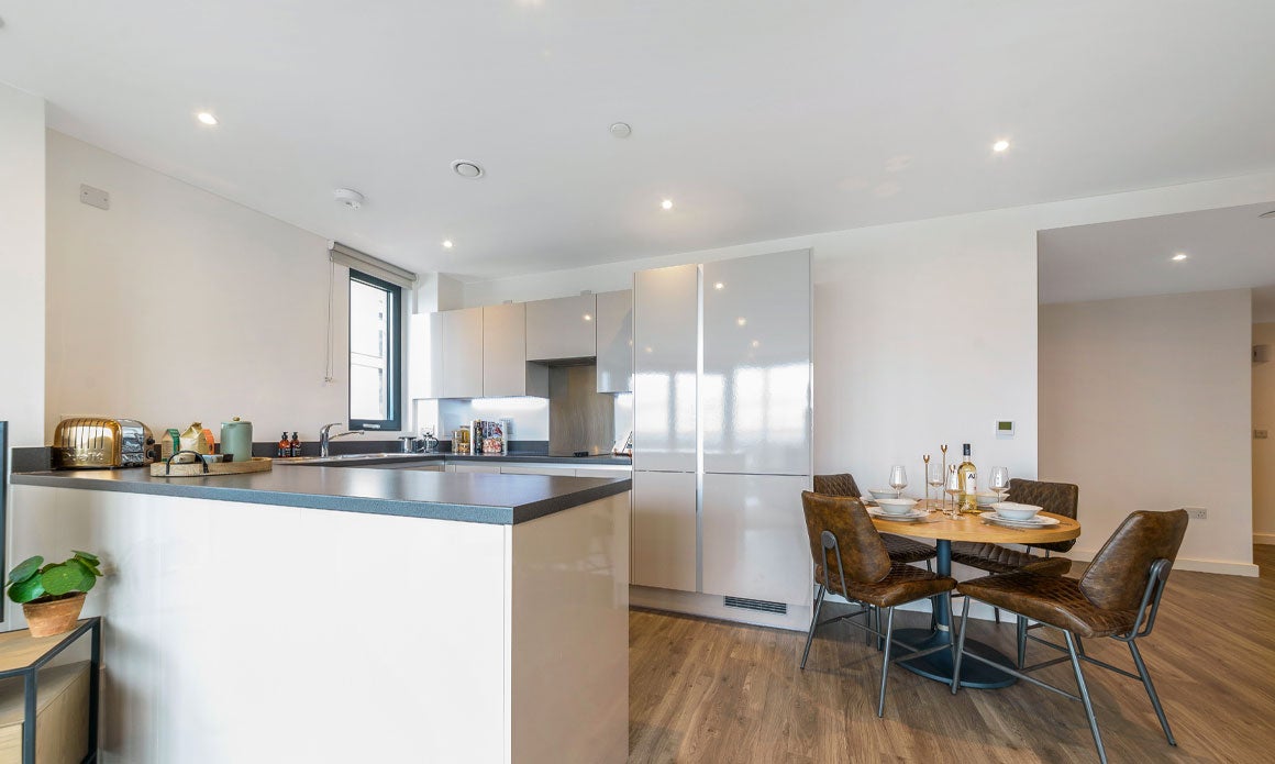 Flat Sutton Court Road in Greater London