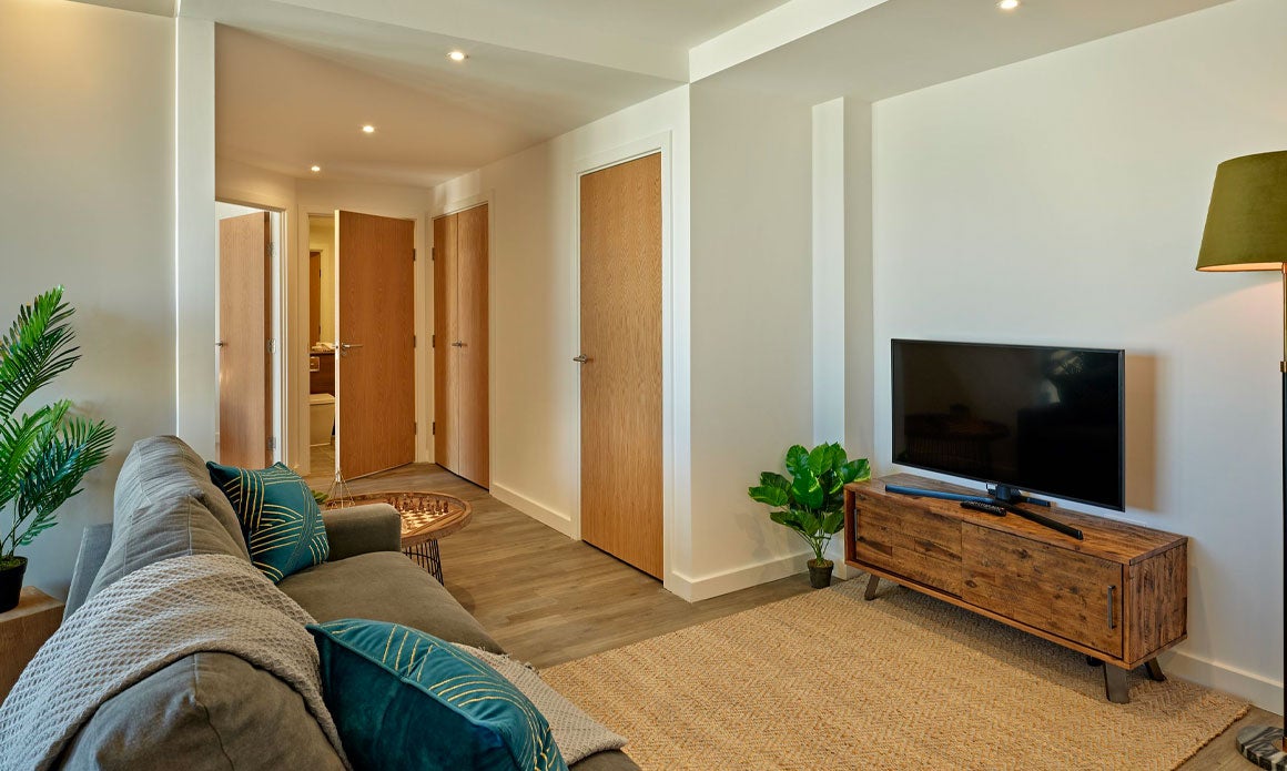 Flat Sutton Court Road in Greater London