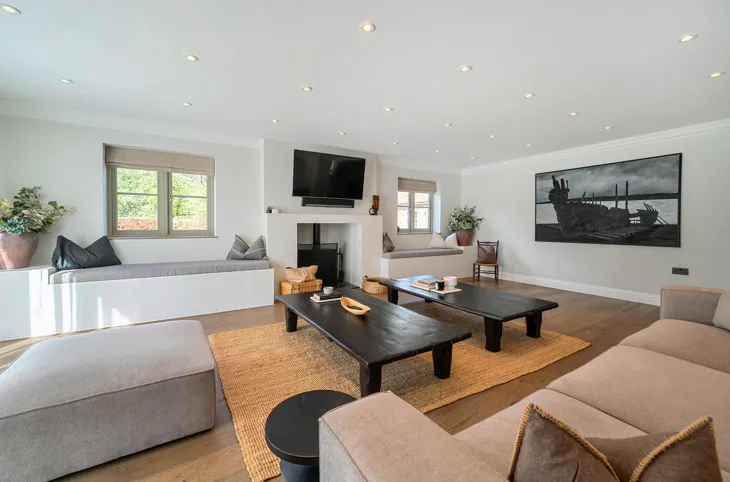 Flat Pennypot Lane in Surrey Heath