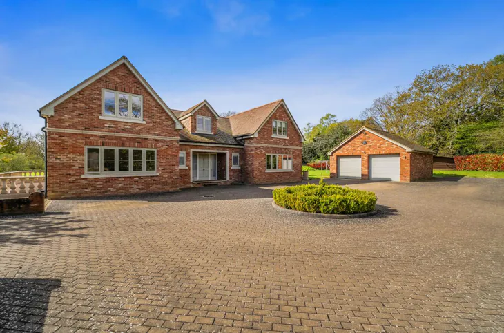 Flat Pennypot Lane in Surrey Heath