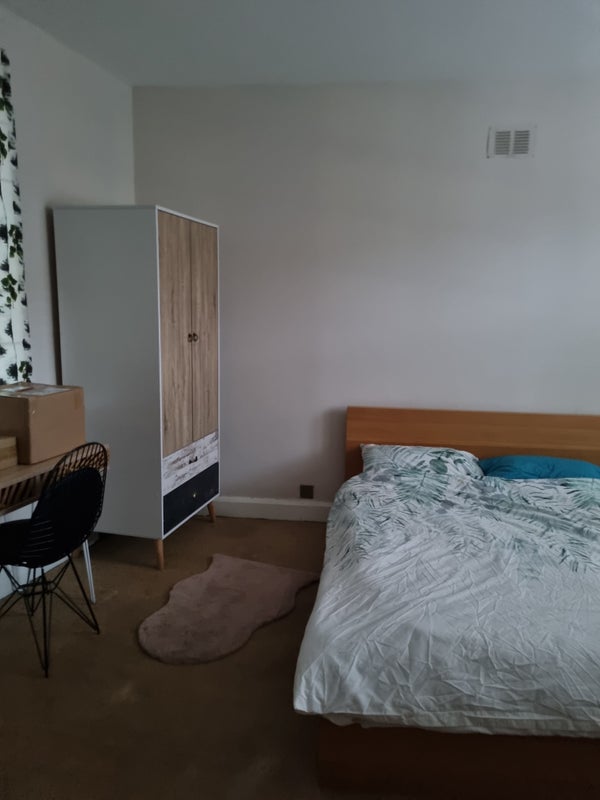 Flat Streatham High Road in Greater London