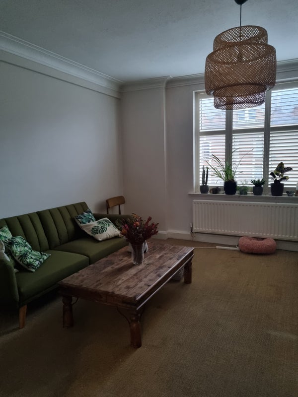 Flat Streatham High Road in Greater London