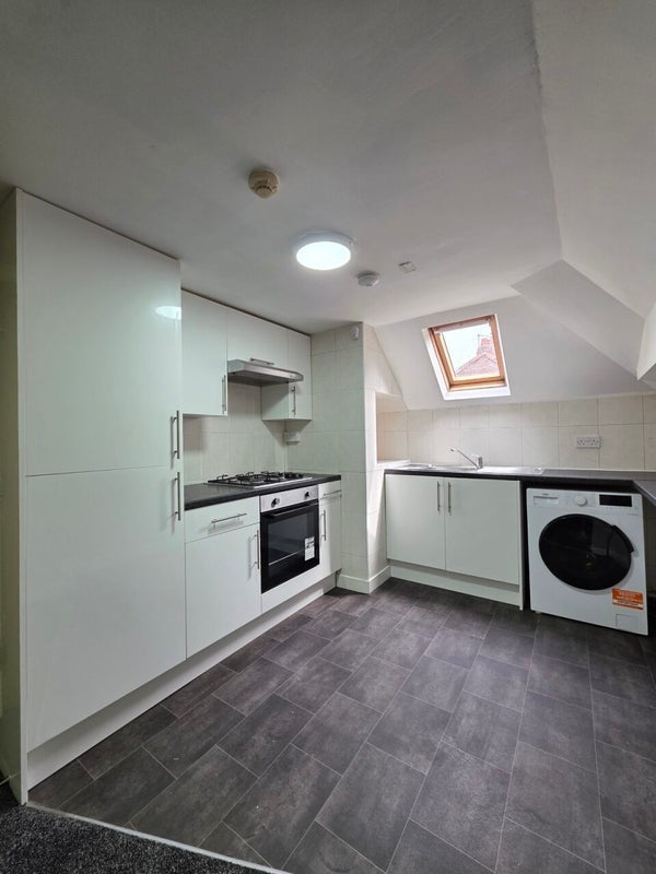Flat Colchester Avenue in Cardiff