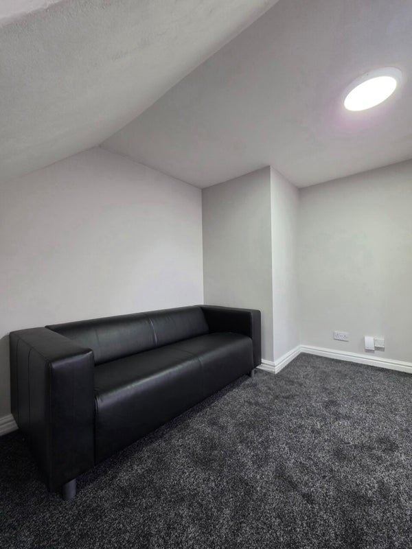 Flat Colchester Avenue in Cardiff