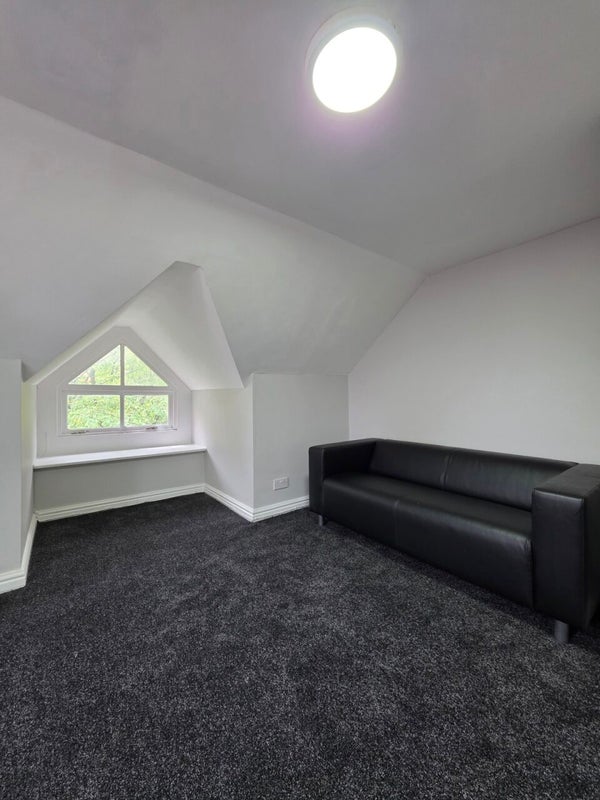 Flat Colchester Avenue in Cardiff