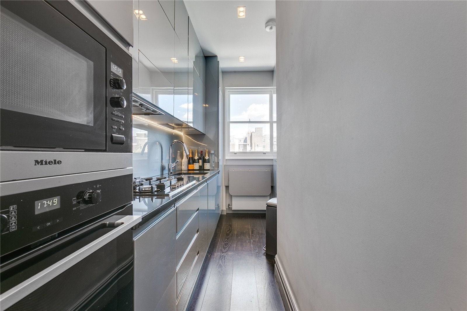 Flat Belgrave Square in City of Westminster