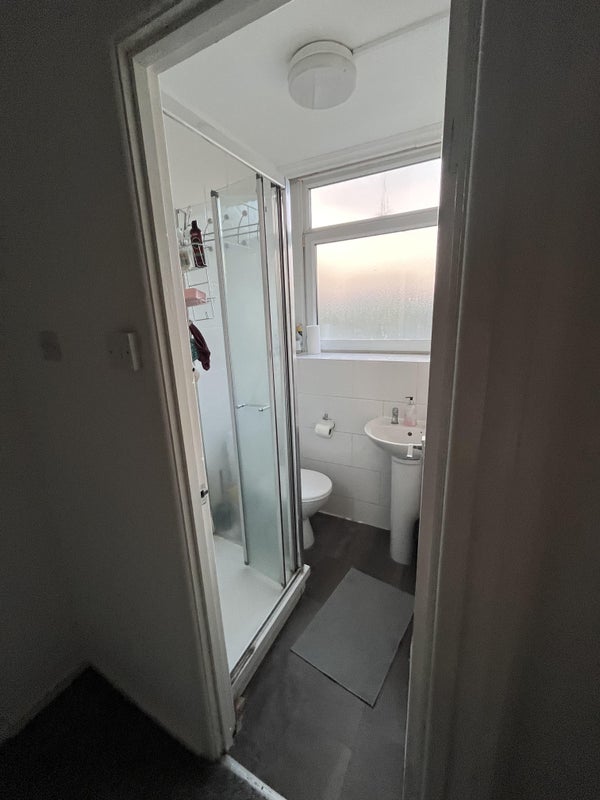 Room Cable Street in Greater London