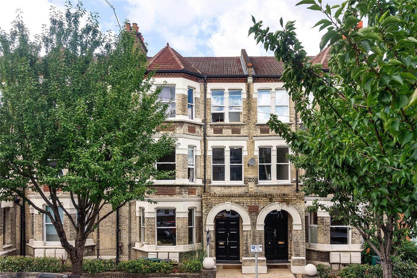 Flat Santos Road in Greater London