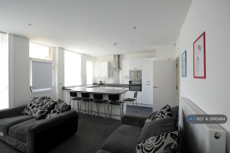 Flat Somerset Road in Kirklees