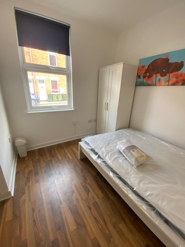 Room Bedford Mews in Coventry
