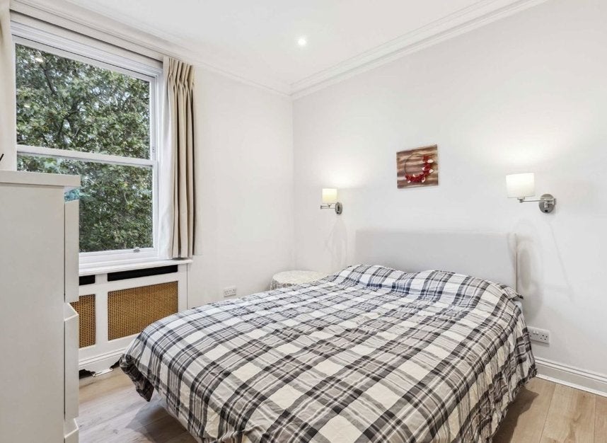 Flat Pembridge Gardens in Greater London
