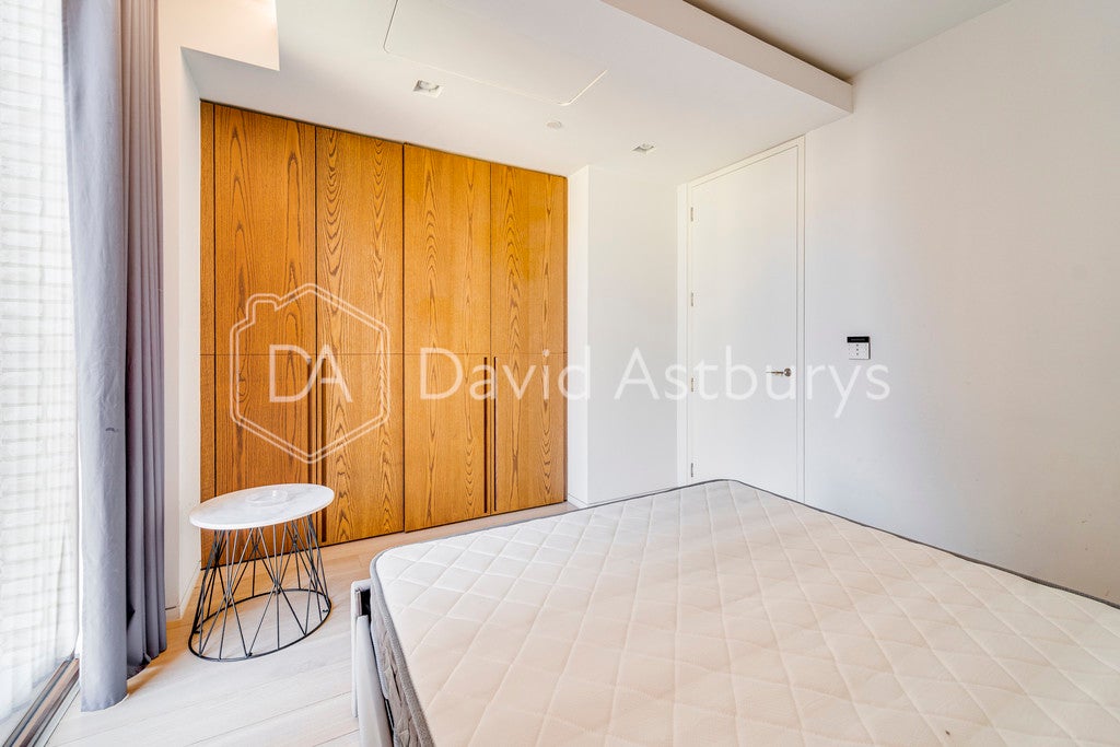 Flat Bartholomew Close in City of London