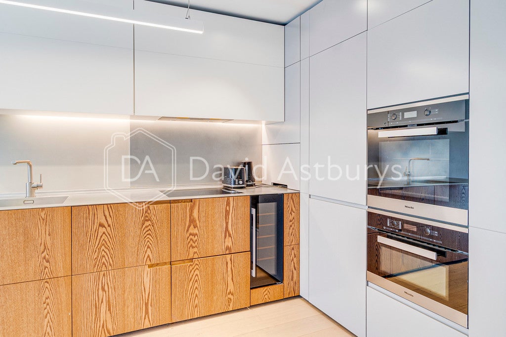 Flat Bartholomew Close in City of London