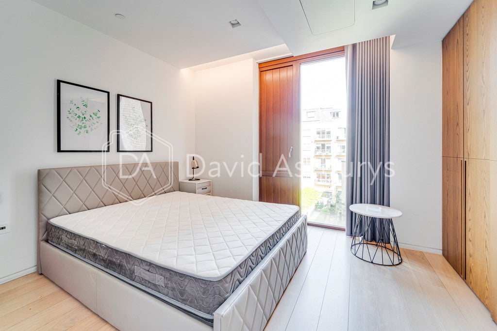 Flat Bartholomew Close in City of London