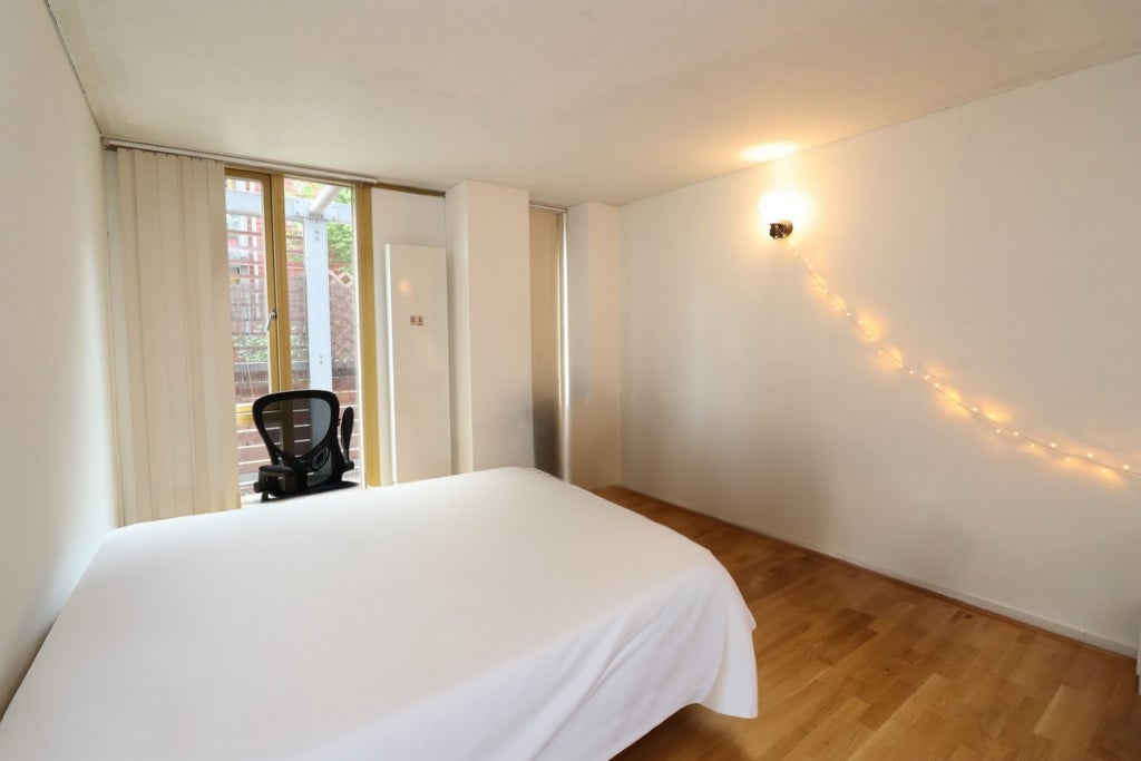 Room Globe Road in Greater London