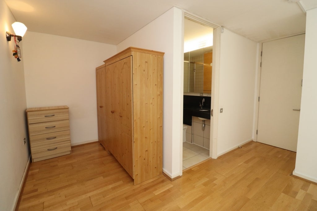 Room Globe Road in Greater London