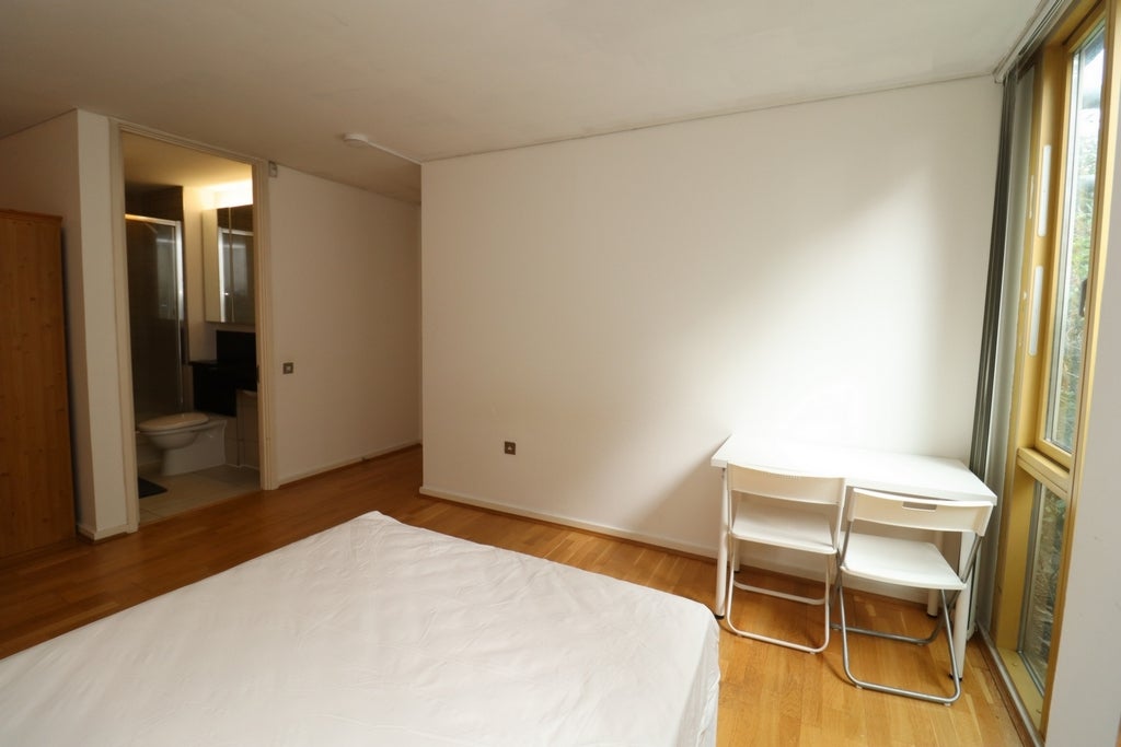 Room Globe Road in Greater London