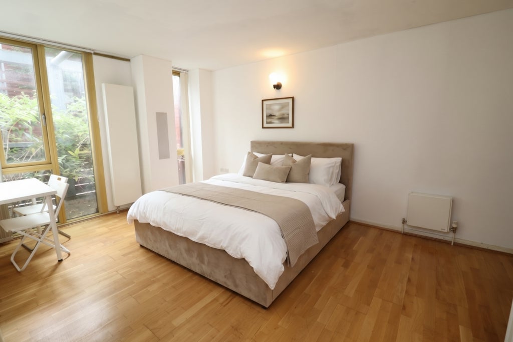 Room Globe Road in Greater London