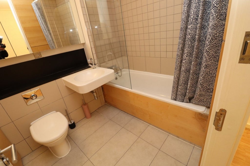 Room Globe Road in Greater London