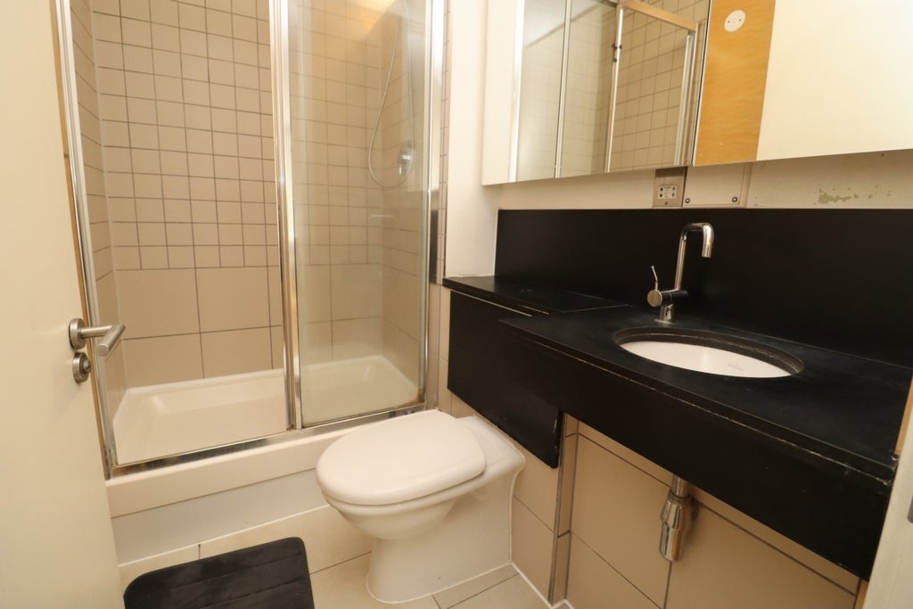 Room Globe Road in Greater London